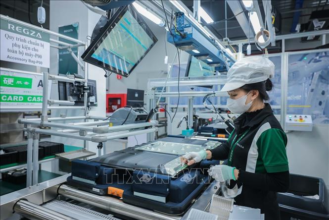 Production at the 100% Taiwanese-invested Regza Vietnam Electronics Co. Ltd in the southern province of Dong Nai. VNA Photo: Hoàng Hiếu