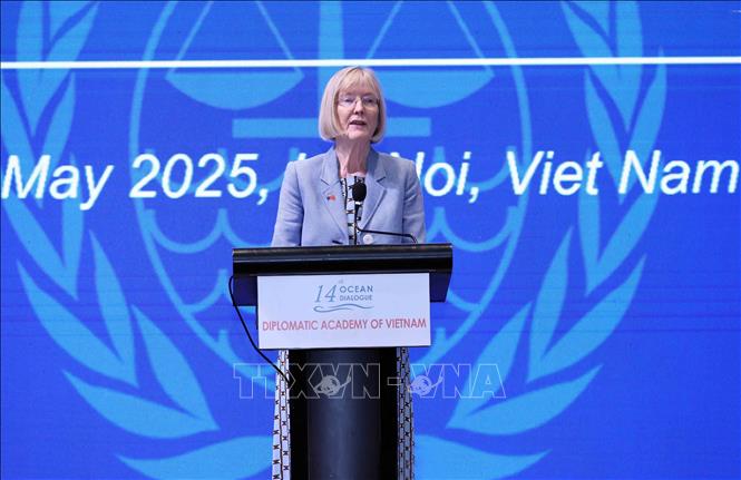 Đại sứ đặc mệnh toàn quyền Australia tại Việt Nam Gillian Bird phát biểu khai mạc. Ảnh: An Đăng - TTXVN