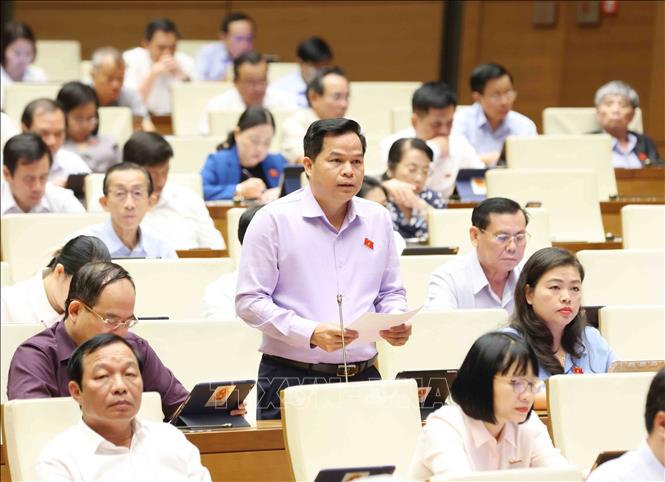Đại biểu Quốc hội tỉnh Cao Bằng Bế Minh Đức phát biểu. Ảnh: Phương Hoa – TTXVN