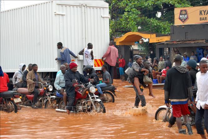 Ngập lụt tại Kampala, Uganda. Ảnh: THX/TTXVN