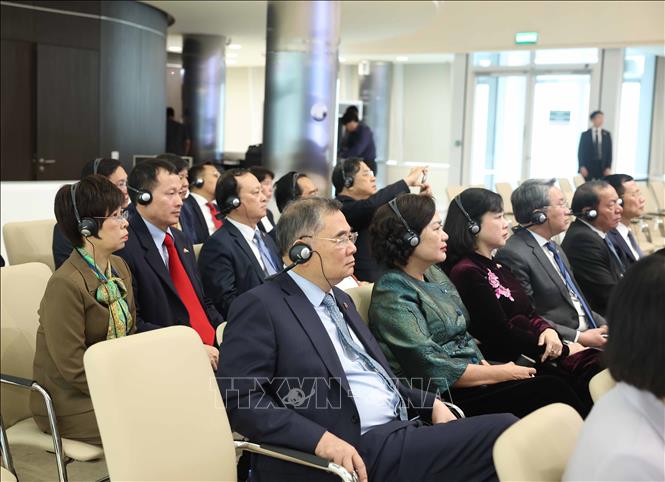 Đoàn đại biểu Việt Nam thăm Trung tâm Tài chính quốc tế Astana. Ảnh: Thống Nhất – TTXVN