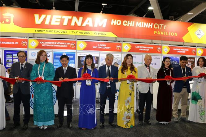 Lễ cắt băng khai mạc “Cụm gian hàng Thành phố Hồ Chí Minh” tại Triển lãm Xây dựng Sydney. Ảnh: Thanh Tú - PV TTXVN tại Australia