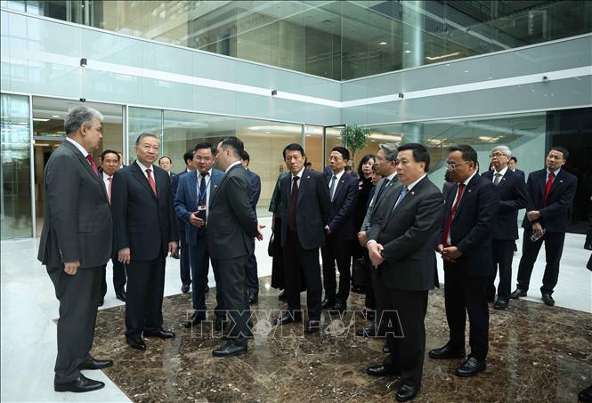 Tổng Bí thư Tô Lâm thăm Trung tâm Tài chính Astana. Ảnh: Thống Nhất – TTXVN