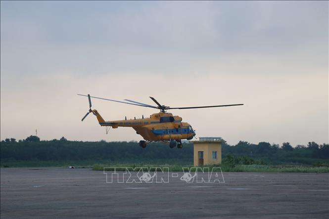 Trực thăng cất cánh lúc 6 giờ để trở về đơn vị. Ảnh: Lê Xuân-TTXVN