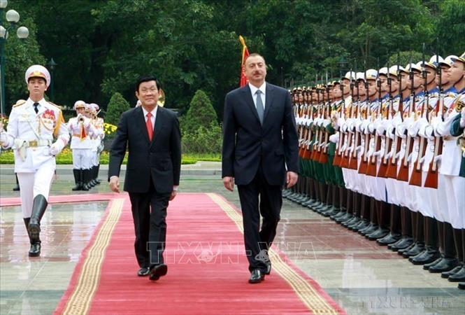 Chủ tịch nước Trương Tấn Sang chủ trì lễ đón Tổng thống Cộng hòa Azerbaijan Ilham Aliyev và Phu nhân thăm cấp Nhà nước tới Việt Nam (Hà Nội, 19/5/2014). Ảnh: Nguyễn Khang - TTXVN
                                                                       