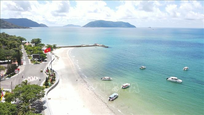 Một góc Trung tâm huyện Côn Đảo và Cầu tàu lịch sử 914. Ảnh: TTXVN phát
