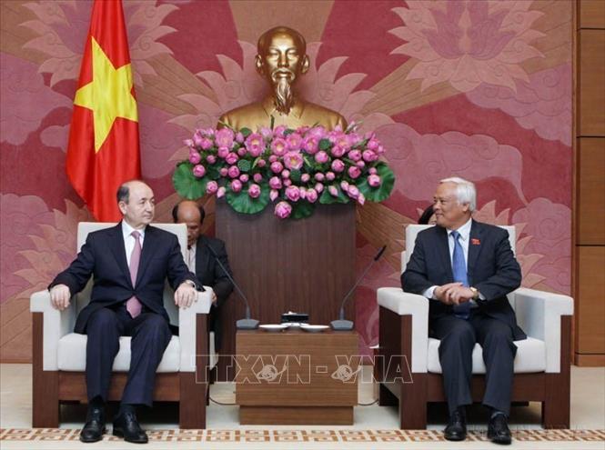 Phó Chủ tịch Quốc hội Uông Chu Lưu tiếp Bộ trưởng Bộ Tư pháp nước Cộng hoà Azerbaijan Fikrat F.Mammadov thăm và làm việc tại Việt Nam (Hà Nội, 7/3/2016). Ảnh: Nguyễn Dân – TTXVN
                                                                        