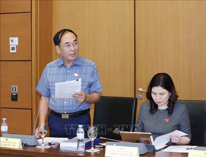 Đại biểu Quốc hội tỉnh Bắc Ninh Trần Quốc Tỏ thảo luận ở tổ. Ảnh: Phương Hoa - TTXVN

