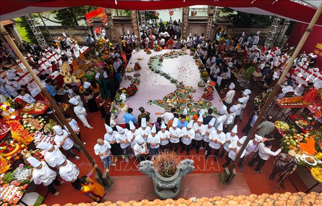 Lễ dâng hương tưởng nhớ Hoàng tử Lang Liêu . Ảnh: Tạ Toàn - TTXVN