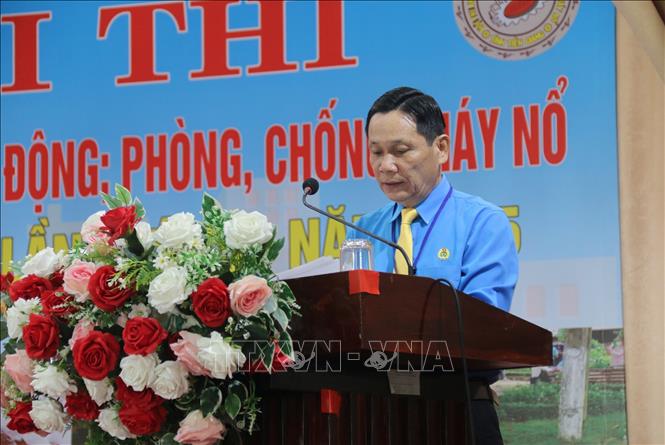 Ông Lê Minh Hùng - Chủ tịch LĐLĐ tỉnh Tiền Giang phát biểu tổng kết hội thi. Ảnh: Đức Tâm - TTXVN