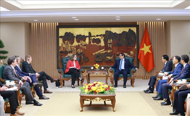 Thủ tướng Phạm Minh Chính tiếp bà Reva Price, Chủ tịch Ủy ban Đánh giá Kinh tế và An ninh Hoa Kỳ-Trung Quốc. Ảnh: Dương Giang-TTXVN