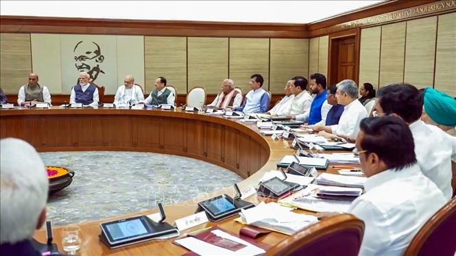 Thủ tướng Ấn Độ Narendra Modi (thứ 2, trái) chủ trì cuộc họp Nội các liên bang ở New Delhi ngày 7/5/2025. Ảnh: ANI/TTXVN