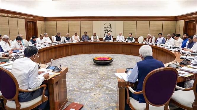 Thủ tướng Ấn Độ Narendra Modi (giữa) chủ trì cuộc họp Nội các liên bang ở New Delhi ngày 7/5/2025. Ảnh: ANI/TTXVN