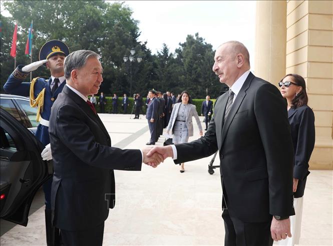 Tổng thống Azerbaijan Ilham Aliyev đón Tổng Bí thư Tô Lâm. Ảnh: Thống Nhất – TTXVN