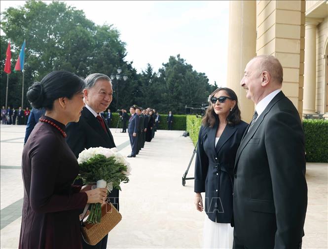 Tổng thống Azerbaijan Ilham Aliyev và Phu nhân đón Tổng Bí thư Tô Lâm và Phu nhân. Ảnh: Thống Nhất – TTXVN