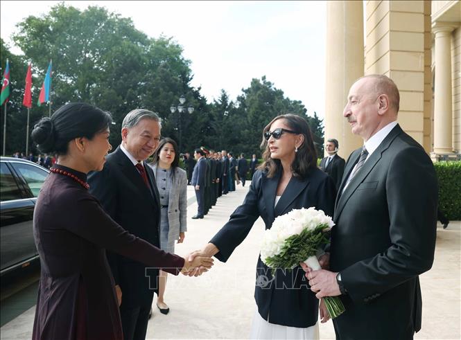 Tổng thống Azerbaijan Ilham Aliyev và Phu nhân đón Tổng Bí thư Tô Lâm và Phu nhân. Ảnh: Thống Nhất – TTXVN