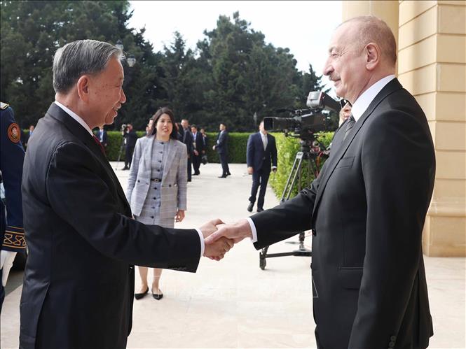 Tổng thống Azerbaijan Ilham Aliyev đón Tổng Bí thư Tô Lâm. Ảnh: Thống Nhất – TTXVN
