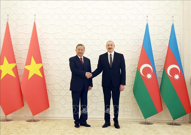 Tổng Bí thư Tô Lâm và Tổng thống Azerbaijan Ilham Aliyev chụp ảnh chung. Ảnh: Thống Nhất – TTXVN