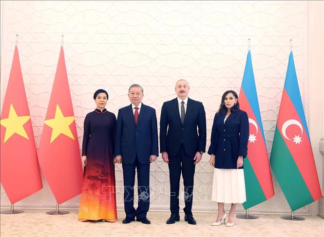 Tổng Bí thư Tô Lâm và Phu nhân cùng Tổng thống Azerbaijan Ilham Aliyev và Phu nhân chụp ảnh chung. Ảnh: Thống Nhất – TTXVN