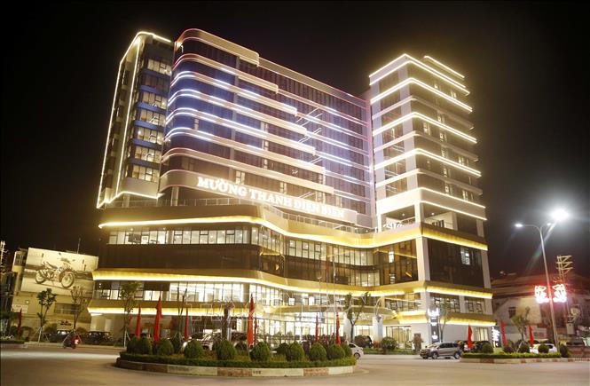 Khách sạn Mường Thanh Luxury Điện Biên về đêm. Ảnh: Trung Kiên - TTXVN