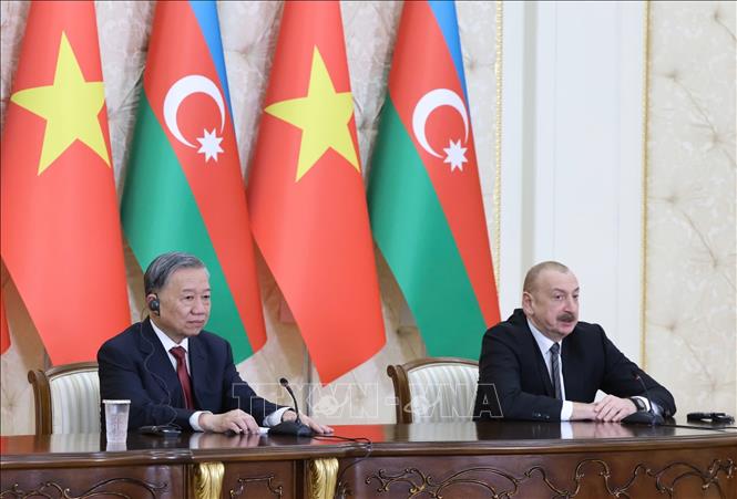 Tổng Bí thư Tô Lâm và Tổng thống Azerbaijan Ilham Aliyev họp báo chung, ra Tuyên bố chung về thiết lập quan hệ Đối tác chiến lược VIệt Nam - Azerbaijan. Ảnh: Thống Nhất – TTXVN
