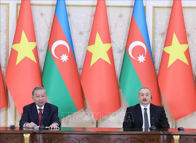 Tổng Bí thư Tô Lâm và Tổng thống Azerbaijan Ilham Aliyev họp báo chung, ra Tuyên bố chung về thiết lập quan hệ Đối tác chiến lược VIệt Nam - Azerbaijan. Ảnh: Thống Nhất – TTXVN