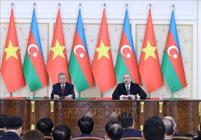 Tổng Bí thư Tô Lâm và Tổng thống Azerbaijan Ilham Aliyev họp báo chung, ra Tuyên bố chung về thiết lập quan hệ Đối tác chiến lược VIệt Nam - Azerbaijan. Ảnh: Thống Nhất – TTXVN