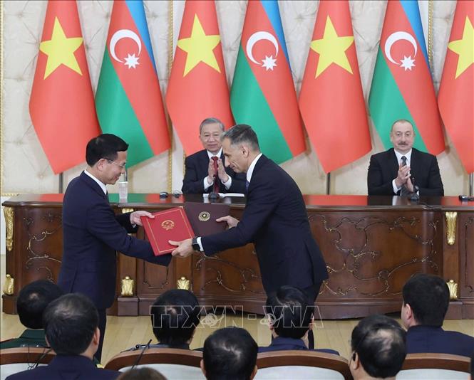 Tổng Bí thư Tô Lâm và Tổng thống Azerbaijan Ilham Aliyev chứng kiến  trao đổi Bản ghi nhớ về hợp tác giữa Bộ Khoa học và Công nghệ Việt Nam và Bộ Phát triển số và Giao thông Azerbaijan. Ảnh: Thống Nhất – TTXVN