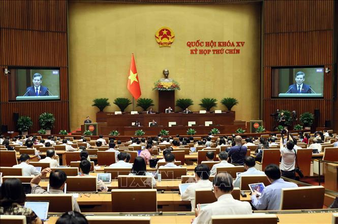 Chánh án Tòa án nhân dân tối cao Lê Minh Trí trình bày Tờ trình dự án Luật sửa đổi, bổ sung một số điều của Luật Tổ chức Tòa án nhân dân. Ảnh: An Đăng - TTXVN