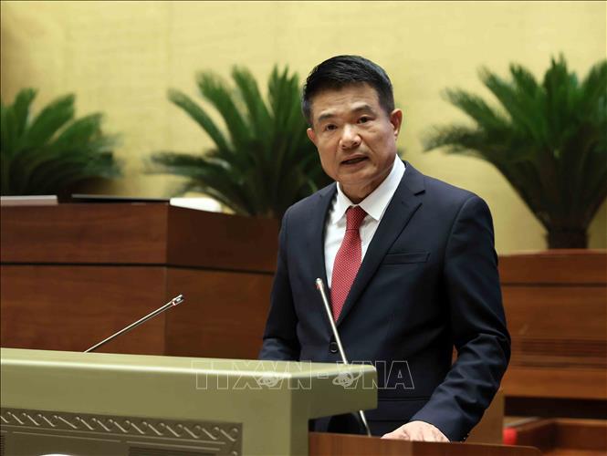 Viện trưởng Viện kiểm sát nhân dân tối cao Nguyễn Huy Tiến trình bày Tờ trình dự án Luật sửa đổi, bổ sung một số điều của Luật Tổ chức Viện kiểm sát nhân dân. Ảnh: An Đăng - TTXVN