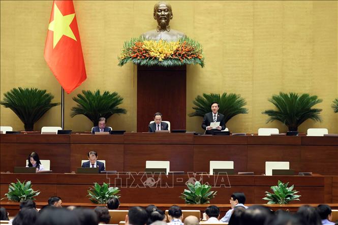 Phó Chủ tịch Quốc hội Nguyễn Khắc Định điều hành phiên họp. Ảnh: An Đăng - TTXVN