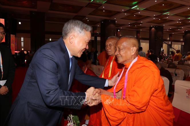 Phó Thủ tướng thường trực Chính phủ Nguyễn Hoà Bình gặp gỡ các đại biểu trong nước và quốc tế tham dự lễ bế mạc Đại lễ Phật đản Liên hợp quốc lần thứ 20 - Vesak 2025. Ảnh: Thanh Vũ-TTXVN