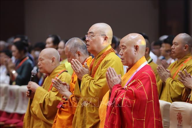 Đảnh lễ Tam bảo, niệm Phật cầu hòa bình thế giới tại Đại lễ Phật đản Liên hợp quốc lần thứ 20 - Vesak 2025. Ảnh: Thanh Vũ-TTXVN