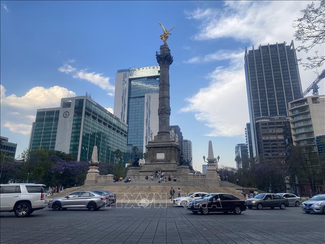 Tượng đài Nữ thần độc lập “Monumento a la Independencia”, công trình mang tính biểu tượng của thủ đô Mexico City. Ảnh: Phương Lan- PV TTXVN tại Mexico 