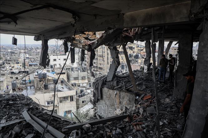 Tòa nhà bị phá hủy sau cuộc không kích của Israel tại Gaza. Ảnh: THX/TTXVN