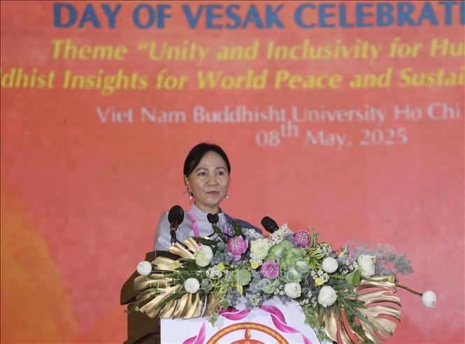 Bà In Là Văn - Kẹo Bun Phăn, Phó Chủ tịch Ủy ban Trung ương Mặt trận Lào Xây dựng đất nước phát biểu tại lễ bế mạc. Ảnh: Thanh Vũ-TTXVN