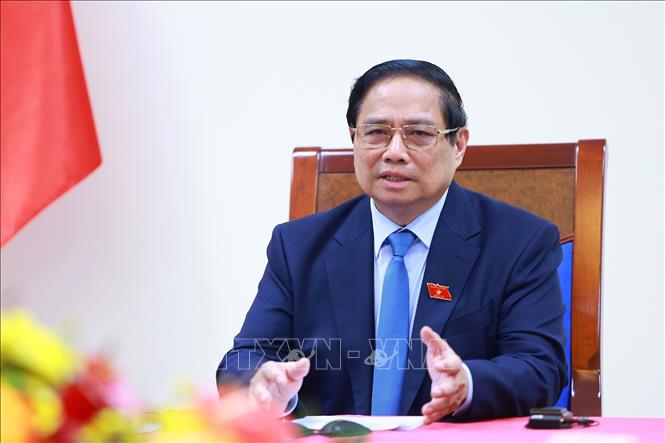 Thủ tướng Phạm Minh Chính điện đàm với Thủ tướng Singapore Lawrence Wong. Ảnh: Dương Giang-TTXVN 
