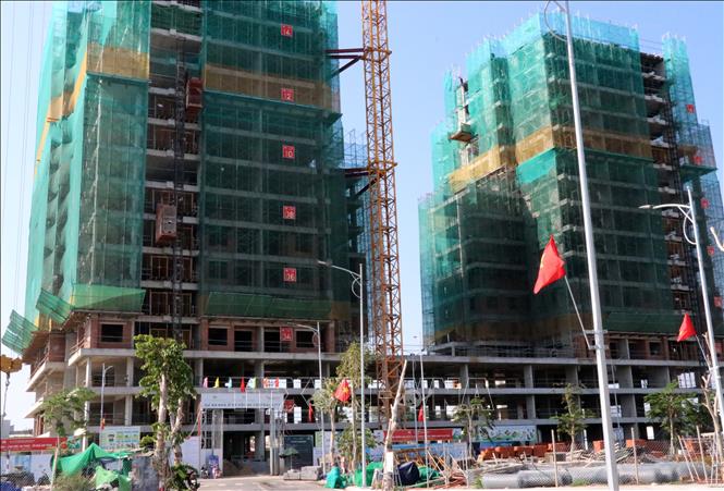 Với sự đồng hành, hỗ trợ của UBND tỉnh Ninh Thuận, Công ty Cổ phần Đầu tư Xây dựng Mk rất thuận lợi trong việc giải phóng mặt bằng, tập trung thi công dự án nhà ở xã hội tại phường Phủ Hà. Ảnh: Công Thử - TTXVN