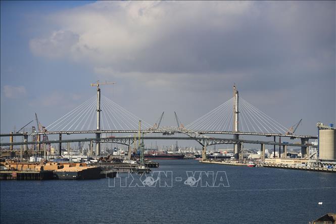 Quang cảnh cảng hàng hóa Long Beach, California, Mỹ. Ảnh: THX/TTXVN