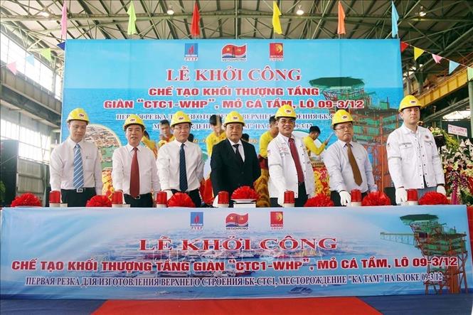 Ngày 23/3/2018, Tổ hợp nhà thầu gồm: Vietsovpetro, Tổng Công ty Thăm dò khai thác dầu khí (PVEP) và Tập đoàn Bitexco khởi công chế tạo khối thượng tầng Giàn khai thác CTC1-WHP trong dự án phát triển khai thác mỏ dầu Cá Tầm, lô 09/3-12. Ảnh: Đoàn Mạnh Dương - TTXVN