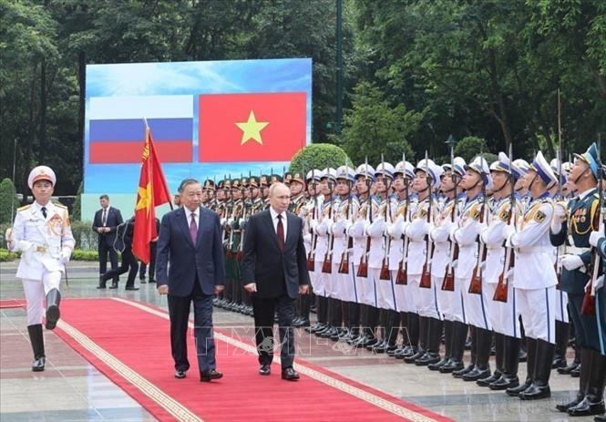 Chủ tịch nước Tô Lâm chủ trì Lễ đón chính thức Tổng thống Liên bang Nga Vladimir Vladimirovich Putin thăm cấp Nhà nước tới Việt Nam theo lời mời của Tổng Bí thư Nguyễn Phú Trọng, từ ngày 19-20/6/2024. Ảnh: TTXVN