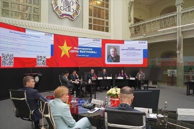 Đại học tổng hợp Kinh tế Nga mang tên Plekhanov (PREU) phối hợp với Hội sinh viên Việt Nam của trường tổ chức hội thảo 