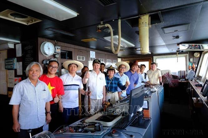 Viện Hàn lâm Khoa học và Công nghệ Việt Nam tổ chức lễ đón tàu nghiên cứu khoa học của Nga mang tên “Viện sĩ Oparin”, bắt đầu chuyến khảo sát hỗn hợp năm 2025 giữa Viện với Viện Hàn lâm Khoa học Nga (Khánh Hòa, 1/5/2025). Ảnh -TTXVN  phát
