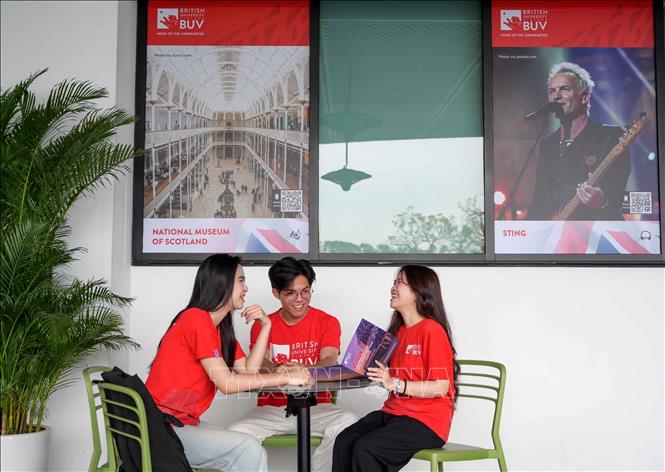 Về mặt công nghệ, khuôn viên ứng dụng trang thiết bị hiện đại, bao gồm thiết bị nghe nhìn tối tân, hệ thống tương tác trực tiếp và trực tuyến, các nền tảng số và Internet vạn vật (IoT) tạo điều kiện cho phương pháp giảng dạy mới. Ảnh: Thanh Tùng - TTXVN