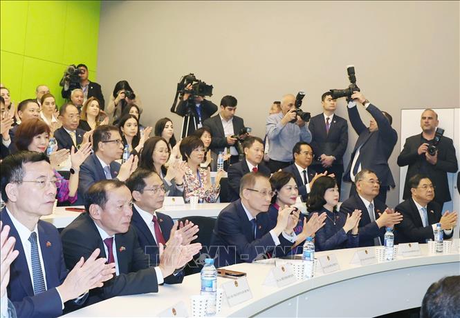 Các đại biểu dự Lễ khánh thành Phòng lưu niệm 