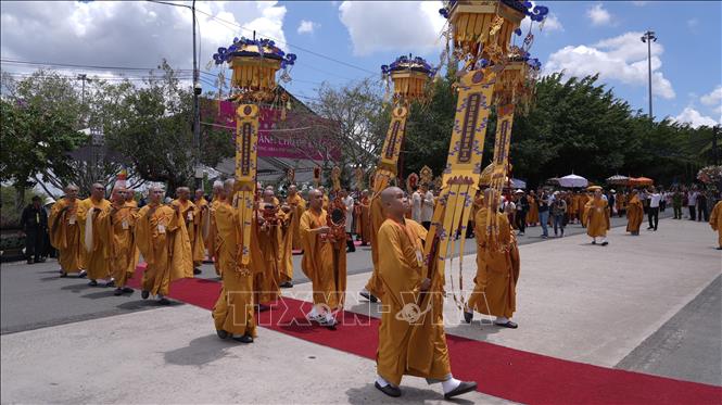 Nghi thức rước xá lợi Phật tại núi Bà Đen, tỉnh Tây Ninh. Ảnh: Minh Phú - TTXVN