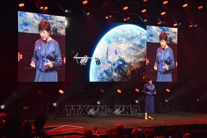 Thống đốc Tokyo, bà Yuriko Koike, khai mạc Triển lãm Sushi Tech Tokyo 2025. Ảnh: Nguyễn Tuyến - Pv TTXVN tại Nhật Bản