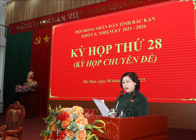 Phó Bí thư Thường trực Tỉnh ủy, Chủ tịch HĐND tỉnh Bắc Kạn Phương Thị Thanh phát biểu bế mạc kỳ họp. Ảnh: Vũ Hoàng Giang – TTXVN