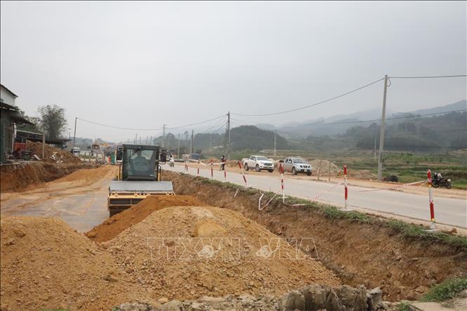 Dự án nâng cấp Quốc lộ 4B, đoạn từ km18-km80 là một trong 22 dự án trọng điểm của tỉnh. Ảnh: Văn Đạt - TTXVN