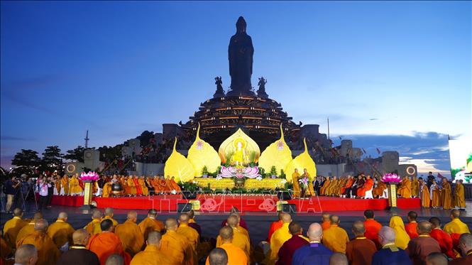 Quang cảnh Lễ cầu nguyện hòa bình thế giới tại Khu du lịch quốc gia núi Bà Đen, tỉnh Tây Ninh. Ảnh: Minh Phú – TTXVN